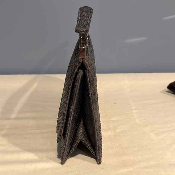 Judith Lieber, Gray snakeskin purse. Comb and mirror, mirror bag, dust bag - Picture 5 of 16